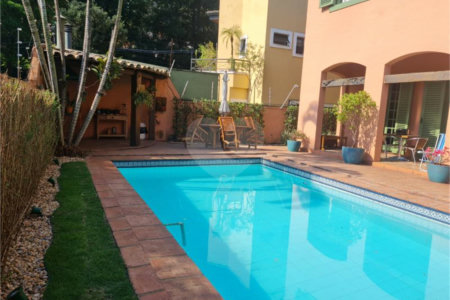 Casa à venda com 5 quartos, sendo 2 suítes,  em Jardim Morumbi, São Paulo, SP