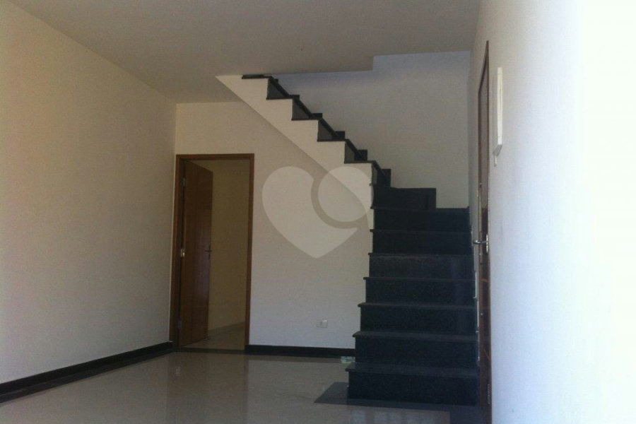 Sobrado à venda com 3 quartos, sendo 1 suíte, em Parada Inglesa, São Paulo, SP