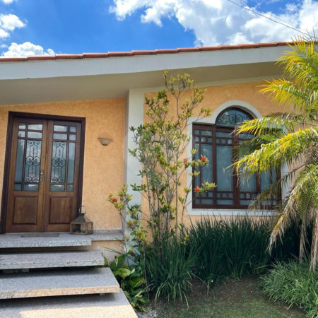 Casa à venda com 2 suítes no condomínio Recanto dos Ipes, Atibaia - SP