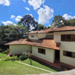 Casa à venda com 4 quartos, sendo 2 suítes, no condomínio Alpes da Cantareira, Mairiporã - SP