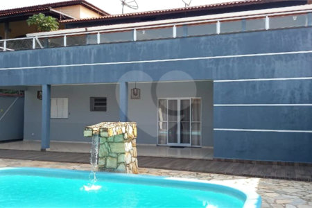 Casa à venda com 8 quartos, sendo 3 suítes,  no condomínio Terras de Santa Rosa, Salto - SP