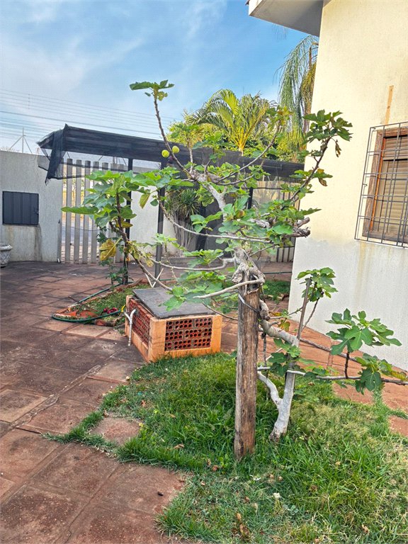 Sobrado para alugar com 4 quartos, sendo 2 suítes,  no Centro, Três Lagoas, MS