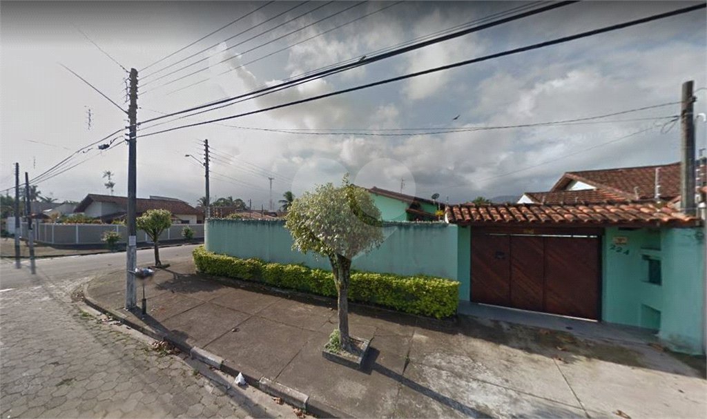 Casa à venda com 3 quartos, sendo 1 suíte,  em Jardim Aruan, Caraguatatuba, SP