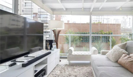 Apartamento à venda com 2 quartos, sendo 1 suíte,  em Vila Olímpia, São Paulo, SP