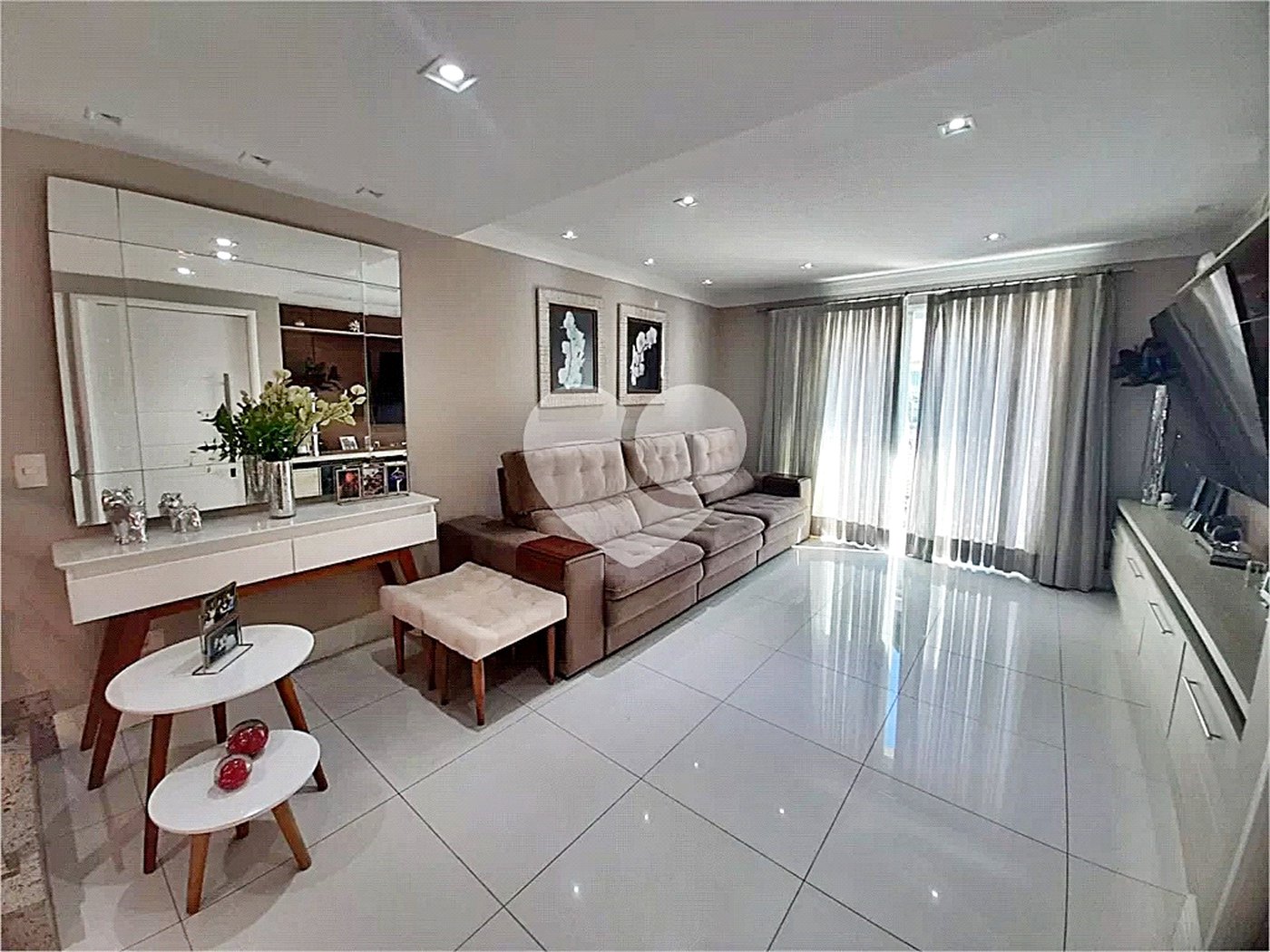 Casa à venda com 5 quartos, sendo 2 suítes, no condomínio Florada da Serra, São Paulo - SP