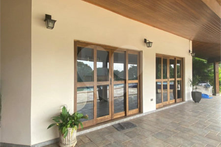 Casa à venda com 4 suítes no condomínio Vale da Santa Fé, Vinhedo - SP