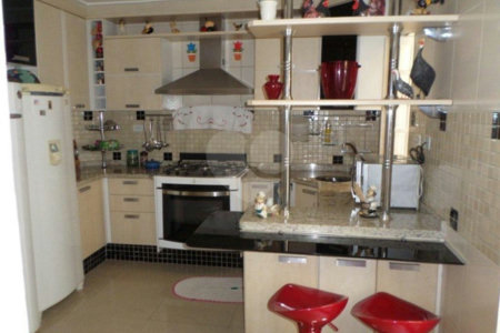 Casa à venda com 5 quartos, sendo 2 suítes,  em Vila Gustavo, São Paulo, SP