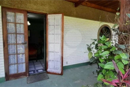 Casa à venda com 3 quartos, sendo 1 suíte,  em Corta Vento, Teresópolis, RJ