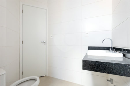 Casa à venda com 3 quartos, sendo 1 suíte, no condomínio Cubie Tutoia, São Paulo - SP
