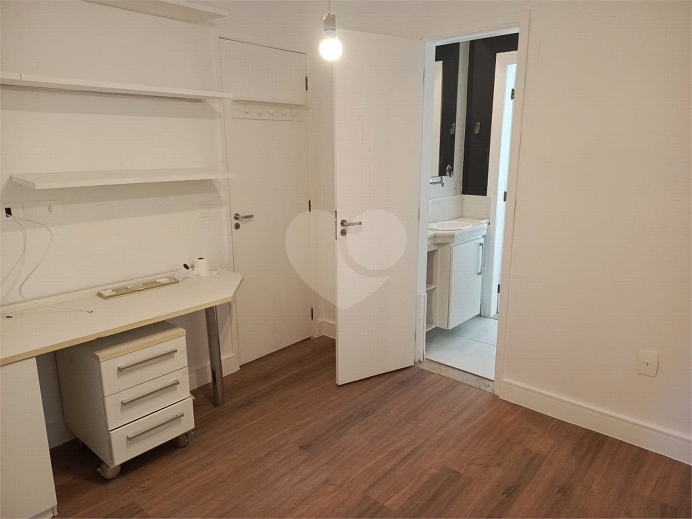 Casa à venda com 3 quartos, sendo 1 suíte, no condomínio Paraíso Classe A, Rio de Janeiro - RJ