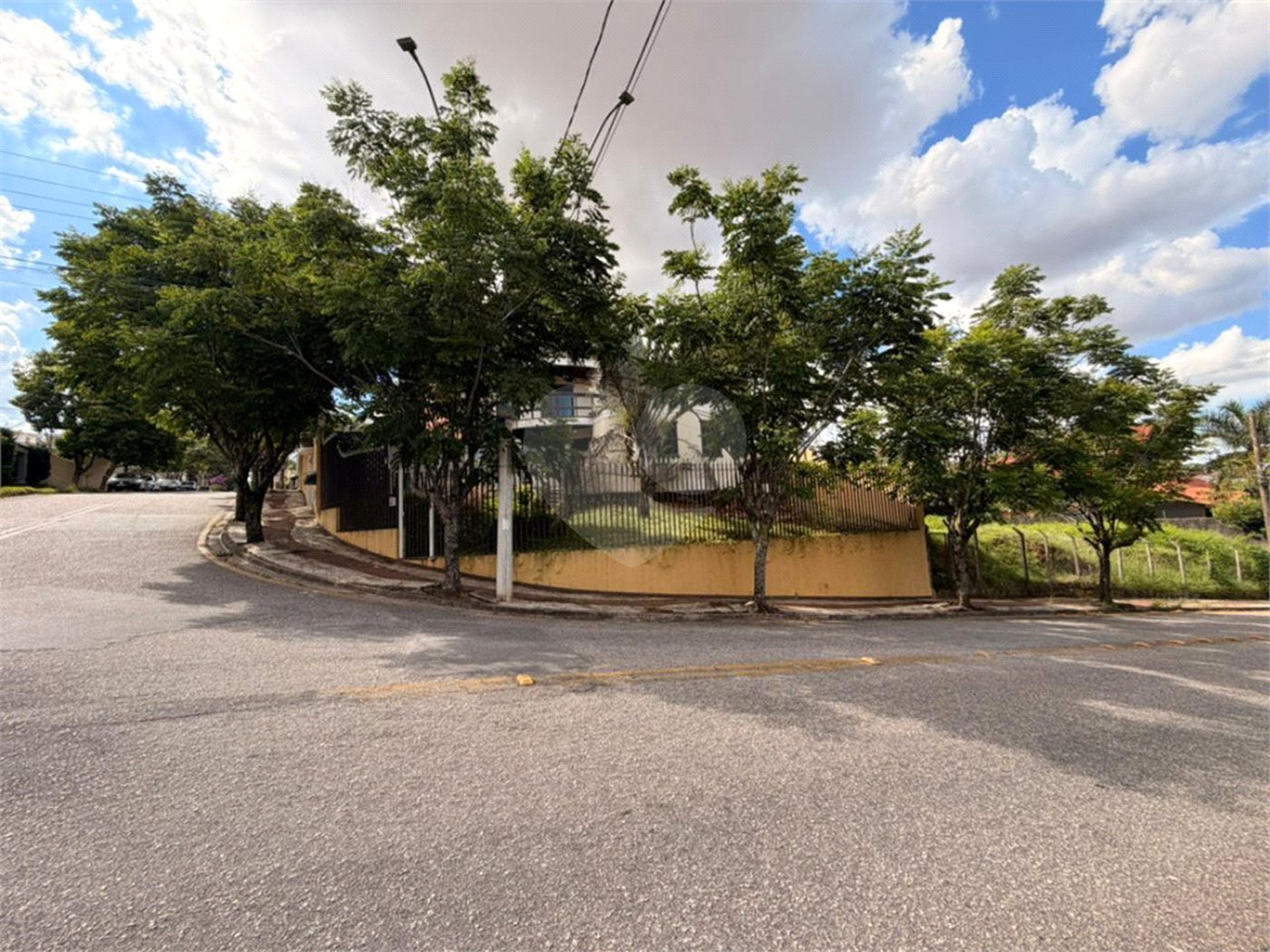 Sobrado à venda ou para alugar com 5 quartos, sendo 1 suíte, em Jardim Eltonville, Sorocaba, SP