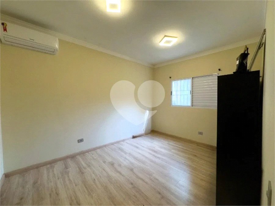 Casa à venda com 3 quartos, sendo 1 suíte, no condomínio Jardim da Montanha I, Mairiporã - SP