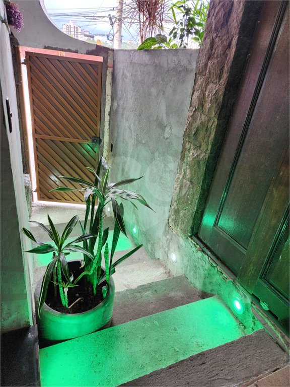Sobrado à venda ou para alugar com 3 quartos, sendo 13 suítes, em Jardim São Paulo(zona Norte), São Paulo, SP