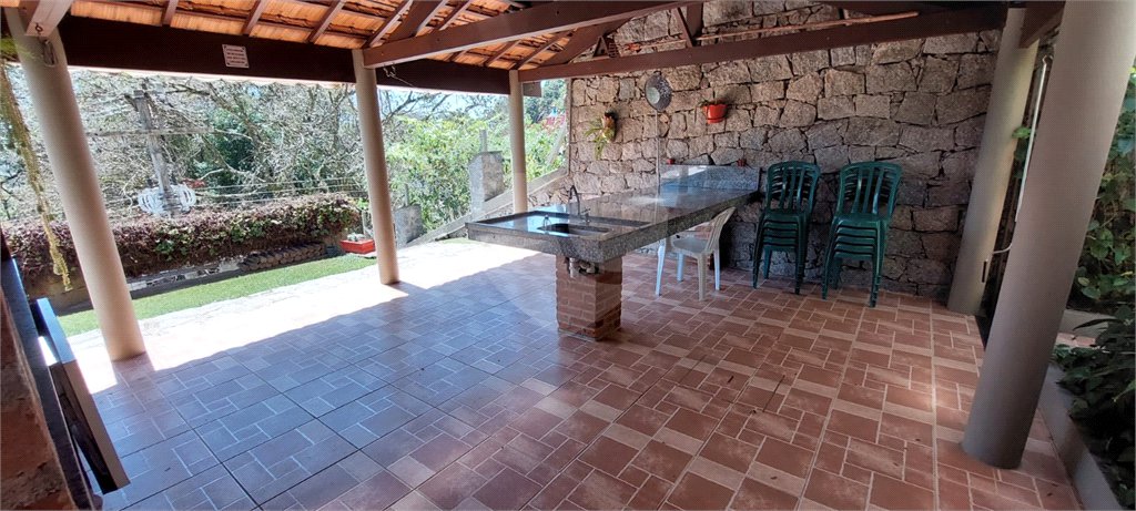 Casa à venda com 3 quartos, sendo 2 suítes, no condomínio Alpes de Caieiras, Caieiras - SP