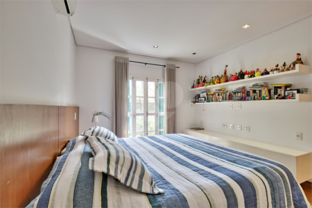 Casa Térrea à venda com 3 quartos, sendo 1 suíte, em Alto da Boa Vista, São Paulo, SP