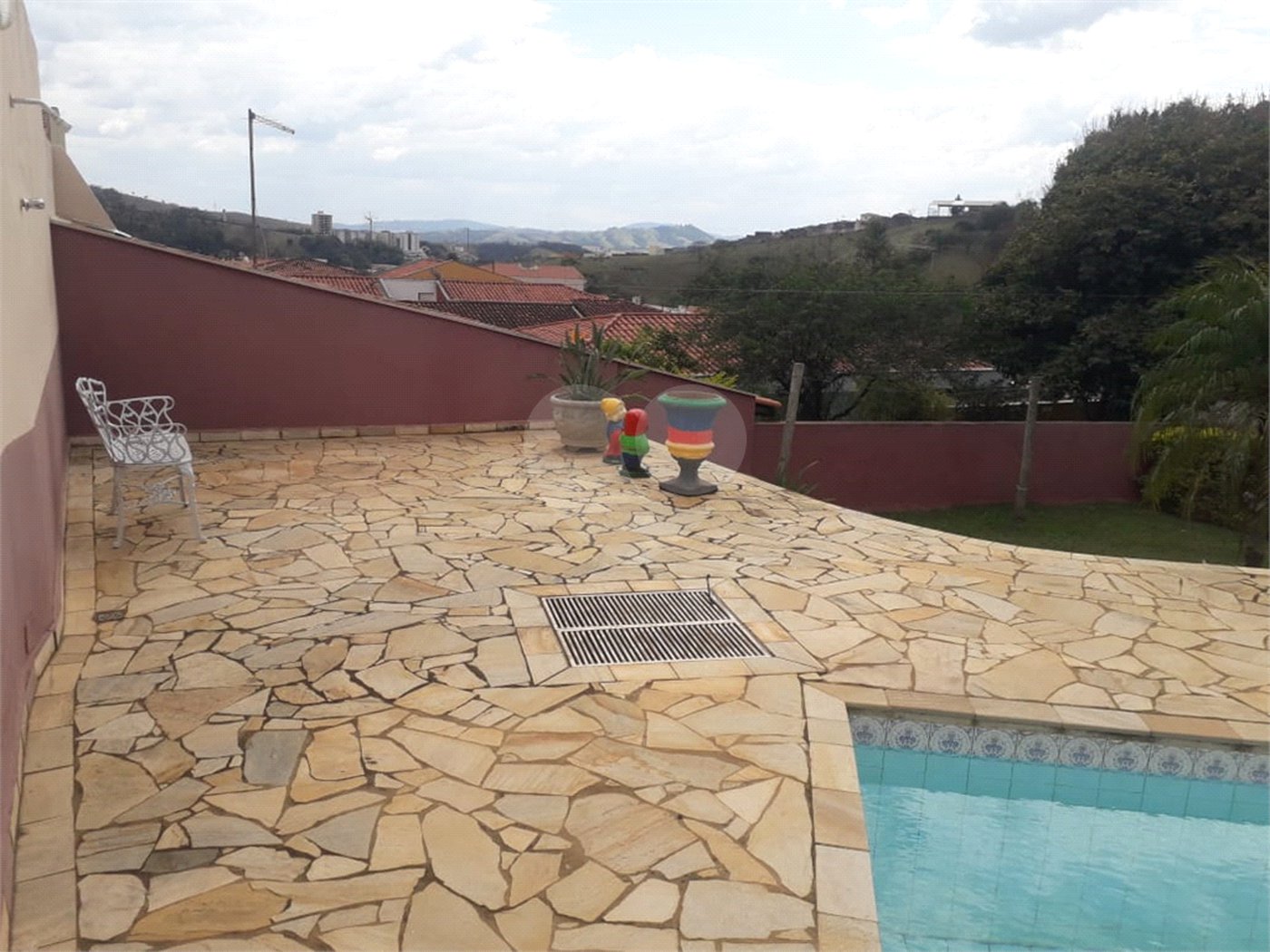 Casa à venda com 3 quartos, sendo 1 suíte,  no Centro, Socorro, SP