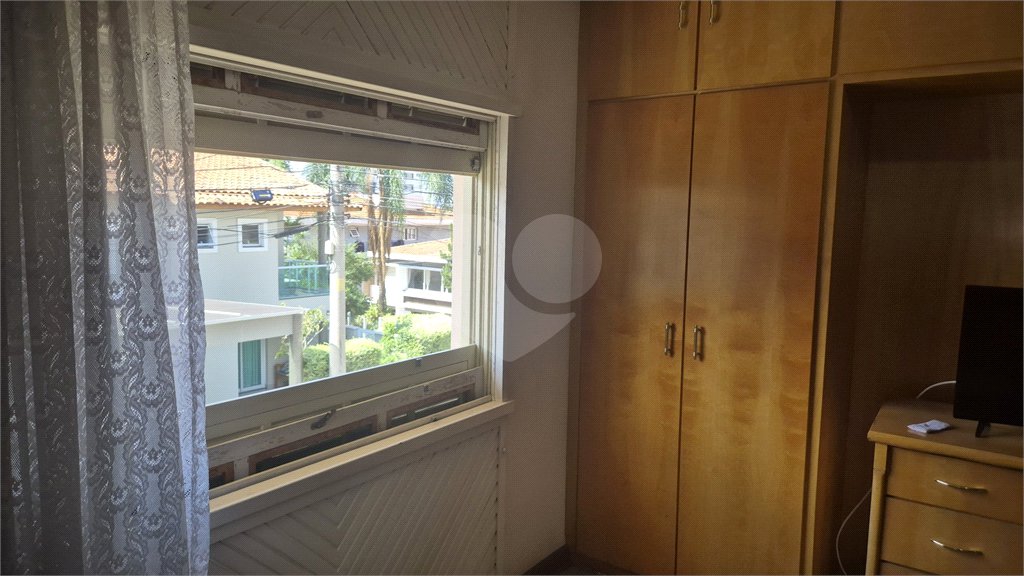 Casa à venda com 4 quartos, sendo 3 suítes,  no condomínio Chácara das Rosas, São Paulo - SP