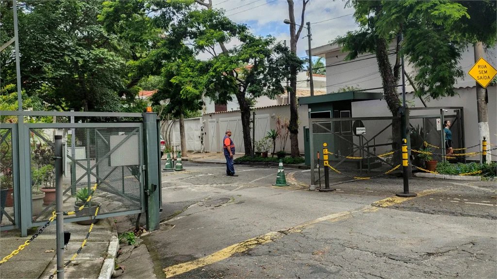 Casa à venda com 4 suítes em Vila Pirajussara, São Paulo, SP