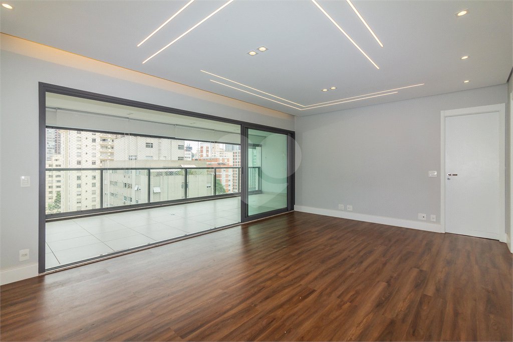 Apartamento à venda com 3 quartos, sendo 2 suítes, em Pinheiros, São Paulo, SP