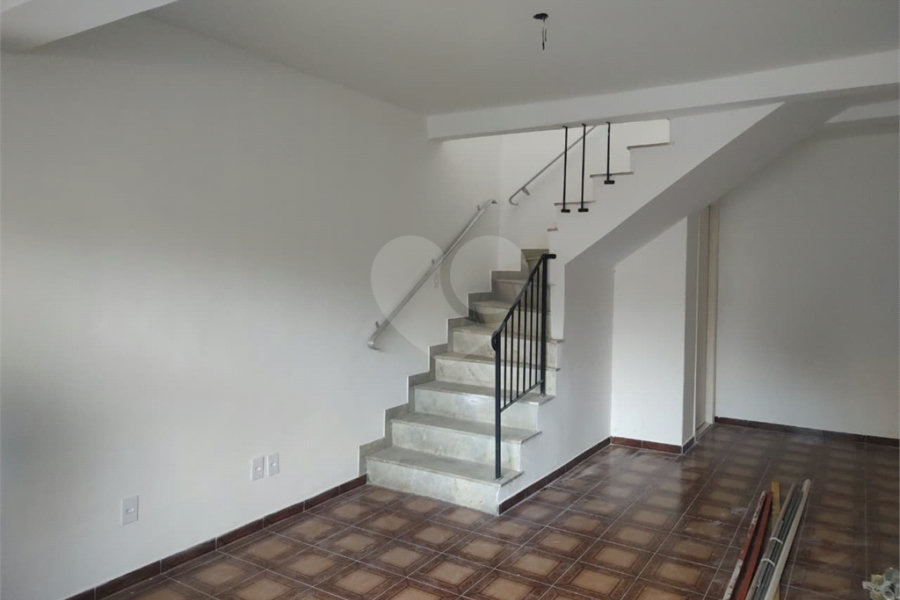 Sobrado à venda com 3 quartos, sendo 1 suíte,  em Tremembé, São Paulo, SP