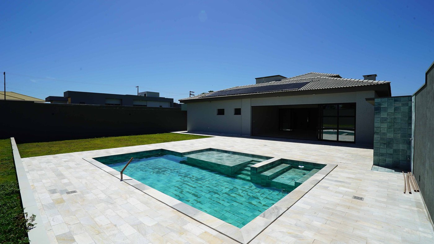 Casa à venda com 4 suítes no condomínio Gramado Park Residencial, Álvares Machado - SP