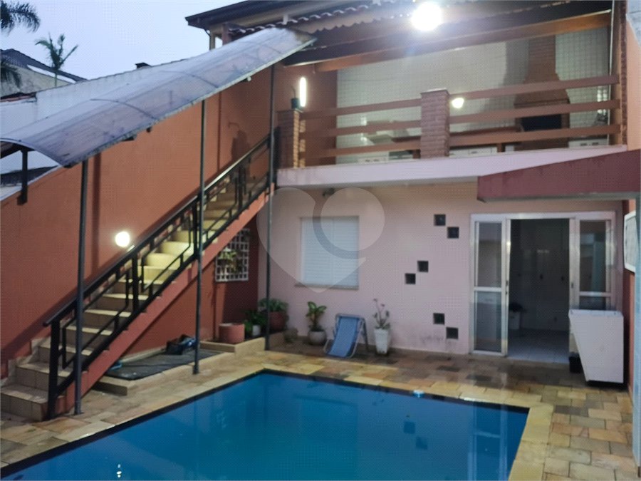Sobrado à venda com 4 quartos, sendo 1 suíte, em Interlagos, São Paulo, SP