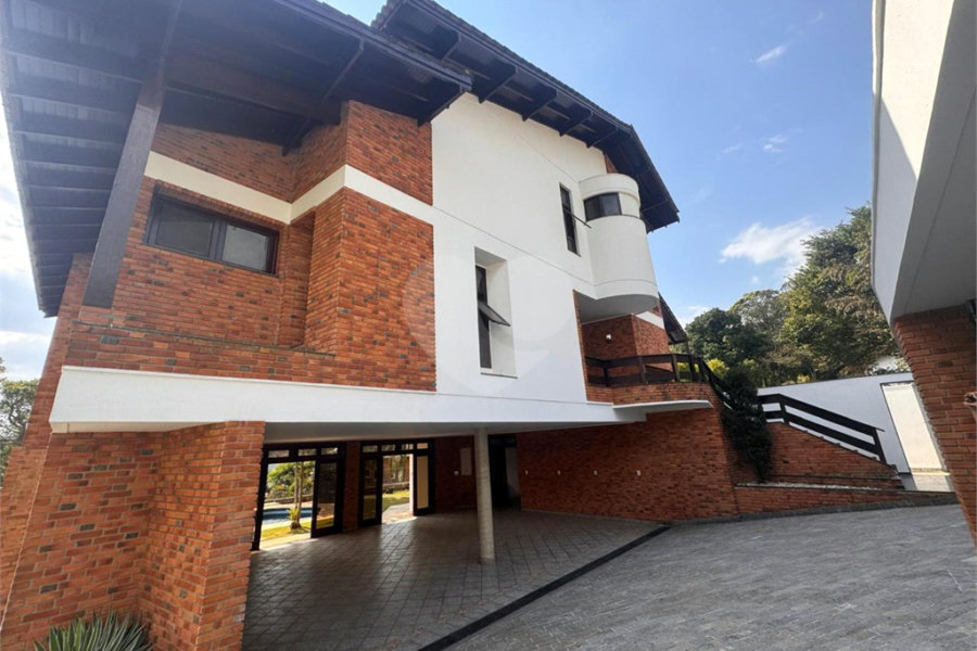 Sobrado à venda ou para alugar com 4 quartos, sendo 3 suítes, em Serra da Cantareira, Mairiporã, SP