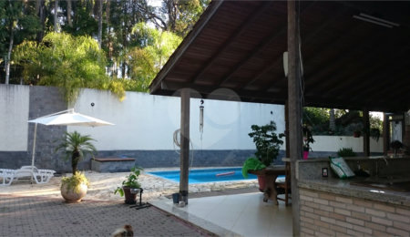 Sobrado à venda com 3 quartos, sendo 2 suítes, em Roseira, Mairiporã, SP