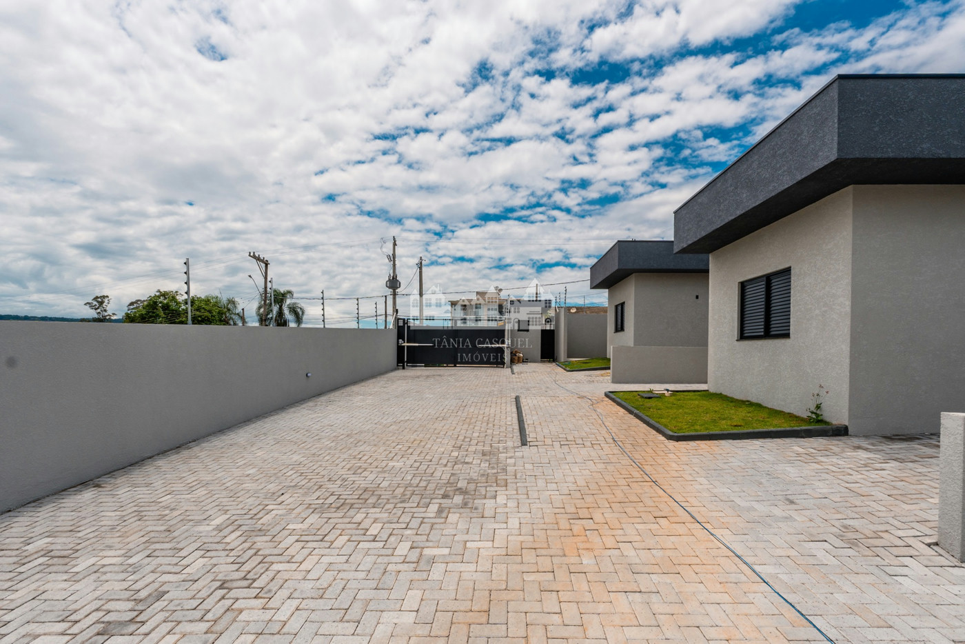 Casa térrea à venda com 3 quartos, sendo 1 suíte, no condomínio Flores da Usina, Atibaia - SP