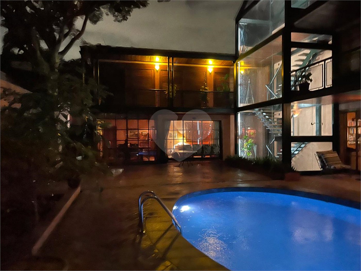Casa à venda ou para alugar com 4 quartos, sendo 3 suítes, em Jardim Leonor, São Paulo, SP