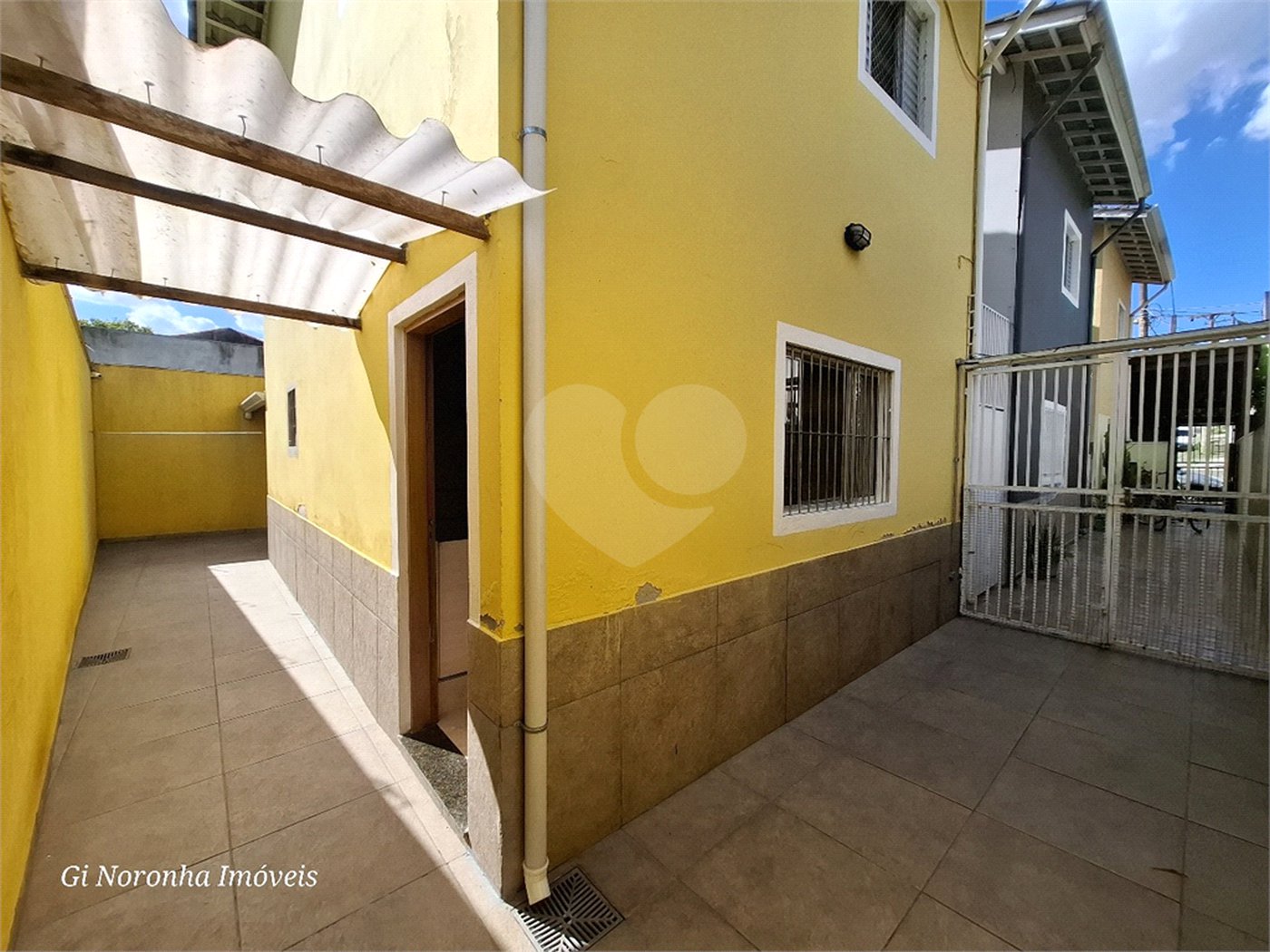 Casa à venda com 2 quartos, sendo 1 suíte, no condomínio Residencial Mirage, Mogi das Cruzes - SP