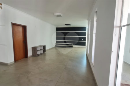 Sobrado à venda com 3 suítes em Vila Nastri, Itapetininga, SP