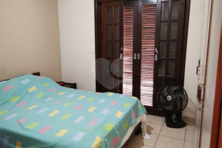 Sobrado à venda com 4 quartos, sendo 1 suíte, em Jardim Monte Kemel, São Paulo, SP