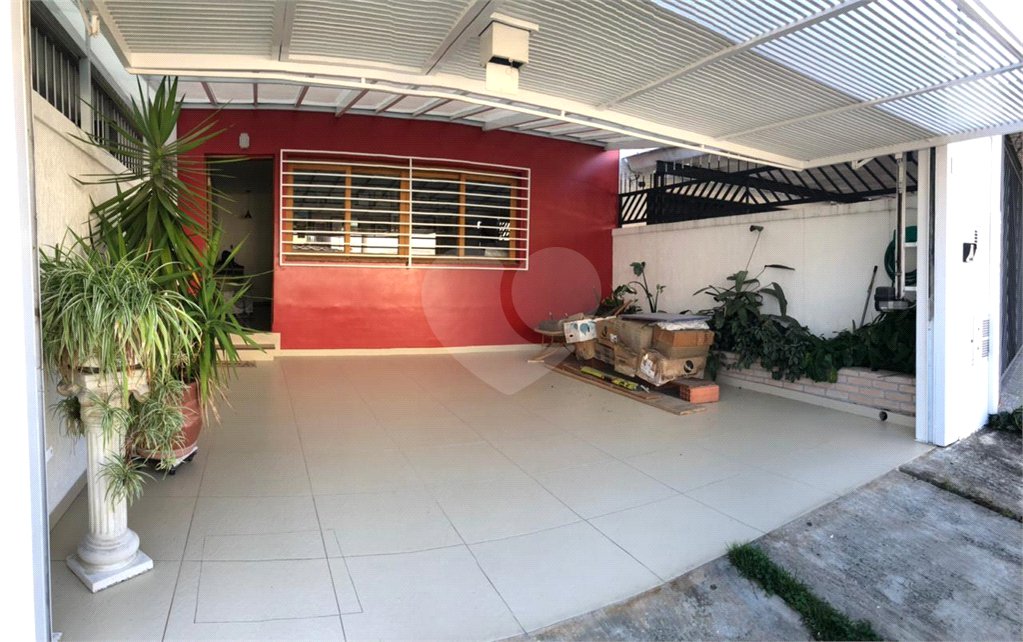 Casa à venda com 3 quartos, sendo 1 suíte,  no condomínio Residencial Vila Irmãos Arnoni, São Paulo - SP