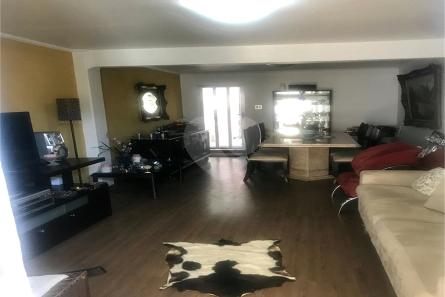Sobrado à venda com 4 quartos, sendo 1 suíte, em Vila Gustavo, São Paulo, SP