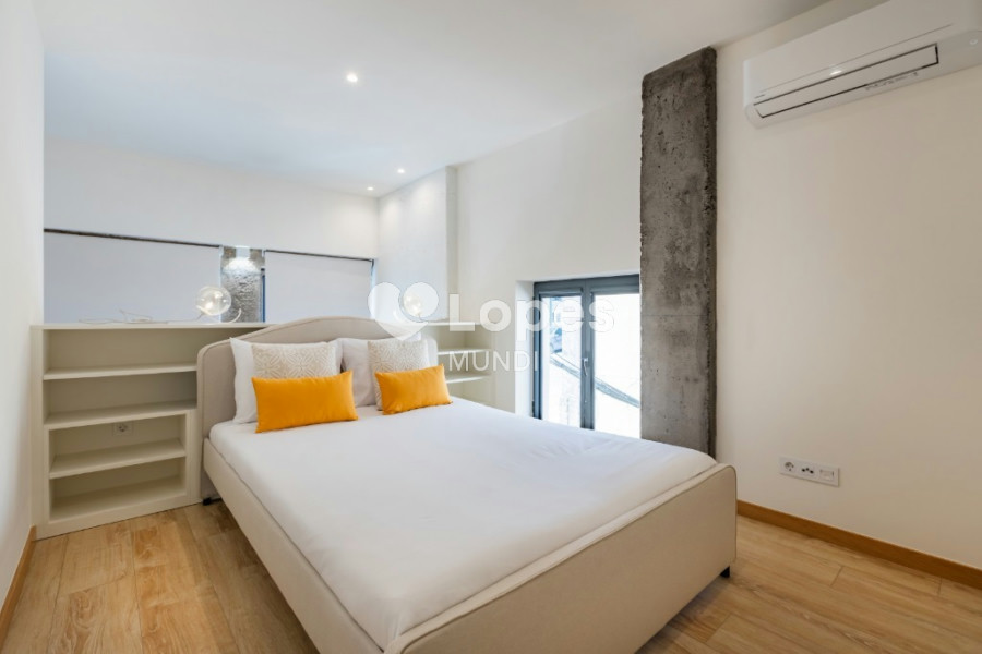 Apartamento T2 Duplex à venda no Bonfim, Porto, Portugal – Mobiliado