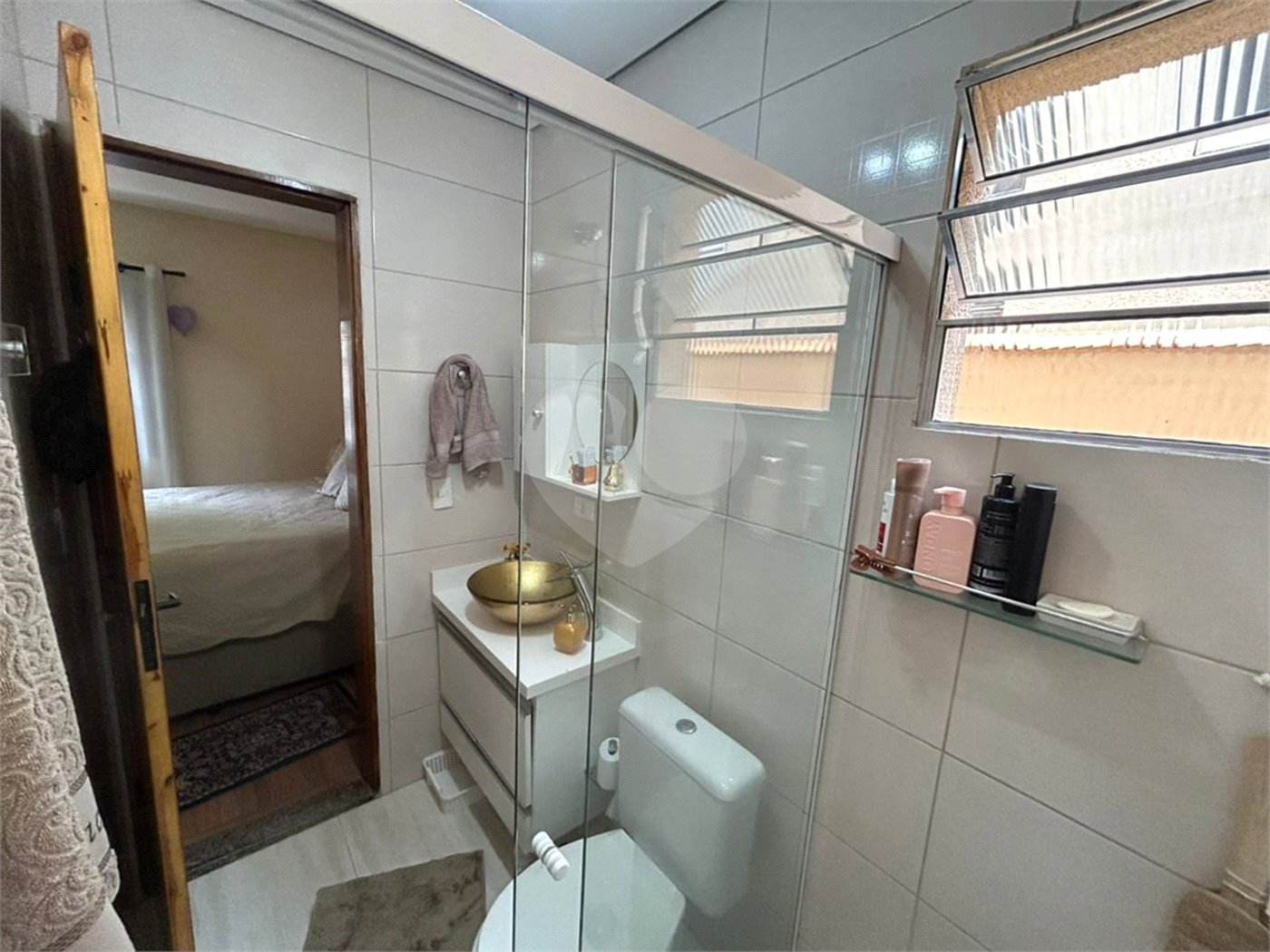 Sobrado à venda com 6 quartos, sendo 1 suíte,  em Vila do Encontro, São Paulo, SP