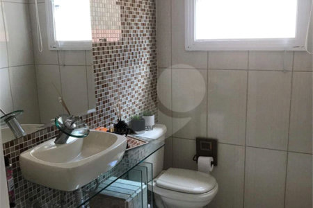 Sobrado à venda com 3 quartos, sendo 1 suíte,  em Vila Varela, Poá, SP