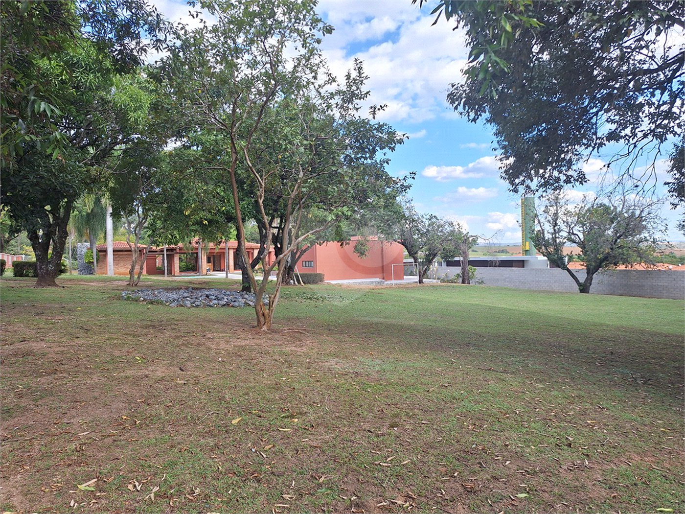 Casa à venda ou para alugar com 4 quartos, sendo 3 suítes, no condomínio Chácara Residencial Santa Maria, Votorantim - SP