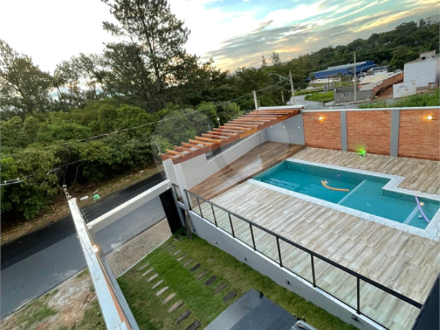 Sobrado à venda com 2 quartos, sendo 1 suíte,  em Parque das Bromélias, São João da Boa Vista, SP