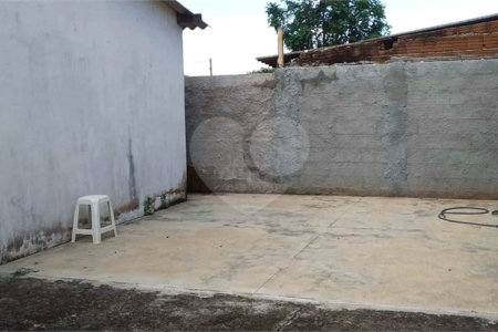 Casa térrea em Araraquara/SP.