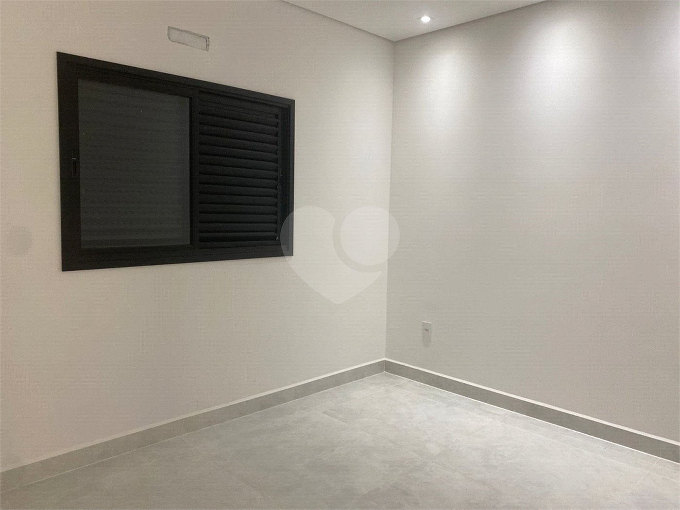 Casa à venda com 3 quartos, sendo 1 suíte, no condomínio Horto Florestal Villagio, Sorocaba - SP