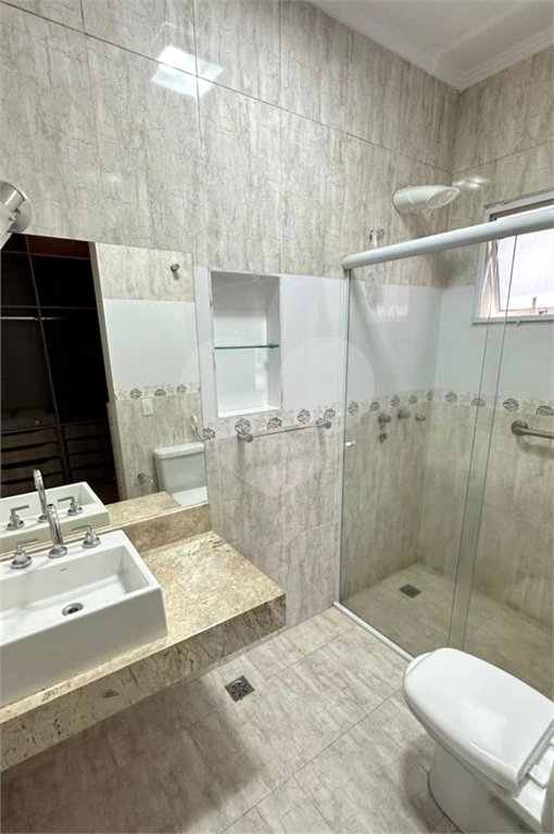 Indaiatuba- Villagio de Itaici- Venda - terreno 150,00 ms - construida 144, 15 ms - 3 dorms, 1 suite, sala, cozinha, wc - R$ 999.900,00 -Área de lazer conta com: Salão de festas - Piscina - Clube - Playground - Academia completamento bancário. Imóvel locado em setembro 2024, venda para investidor,