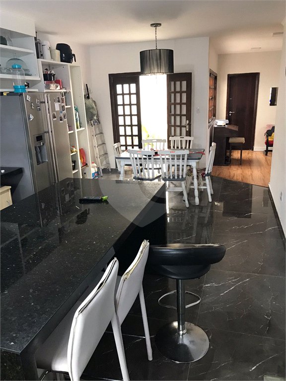 Sobrado à venda com 3 suítes em Vila Oliveira, Mogi das Cruzes, SP