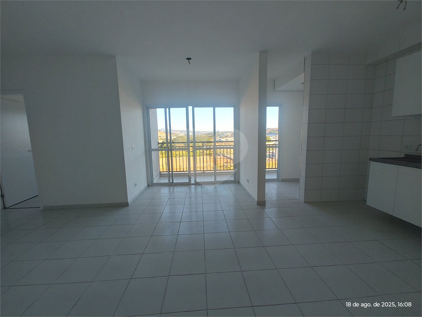 Apartamento para alugar com 3 quartos, sendo 1 suíte,  em Jardim das Palmeiras, Atibaia, SP