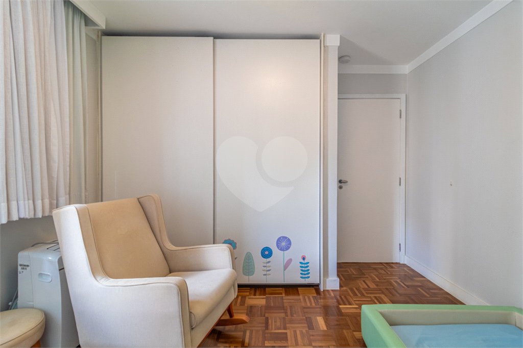 Apartamento à venda com 3 quartos, sendo 1 suíte, em Moema, São Paulo, SP