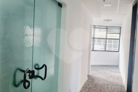Conjunto comercial à Venda ou Locação na República com 376,56 m² de área útil 10 vagas