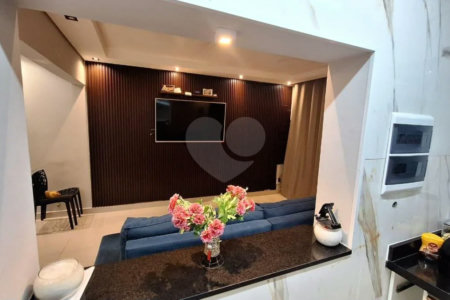 Casa de 2 quartos em Rua Orange, Vila Luzita, Santo André - Venda!