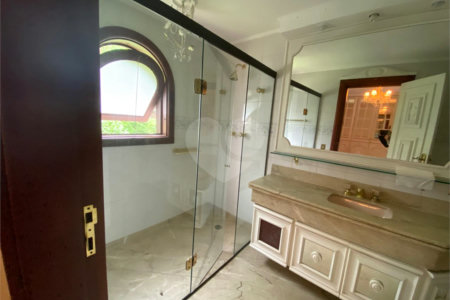 Casa à venda ou para alugar com 5 quartos, sendo 3 suítes,  em Fazenda Morumbi, São Paulo, SP