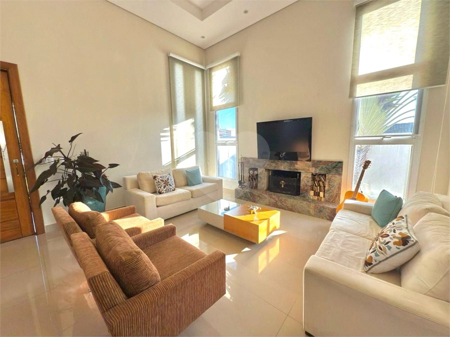 Casa à venda com 4 quartos, sendo 3 suítes, no condomínio Vila Hípica II, Vinhedo - SP